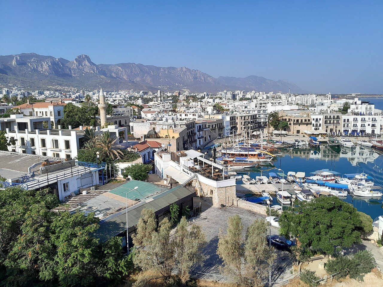 كيرينيا وجبالها