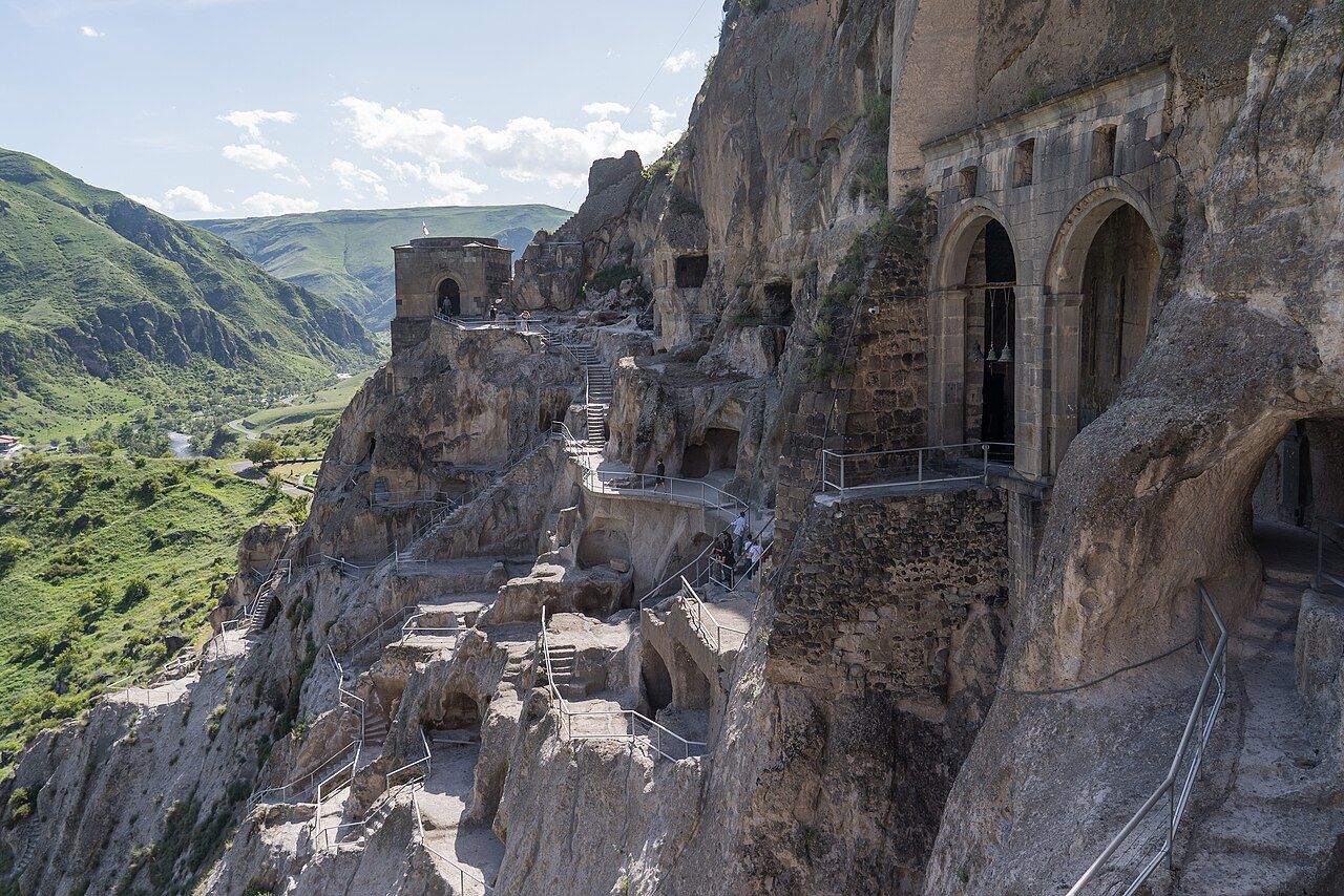 مدينة فاردزيا المنحوتة في الصخر