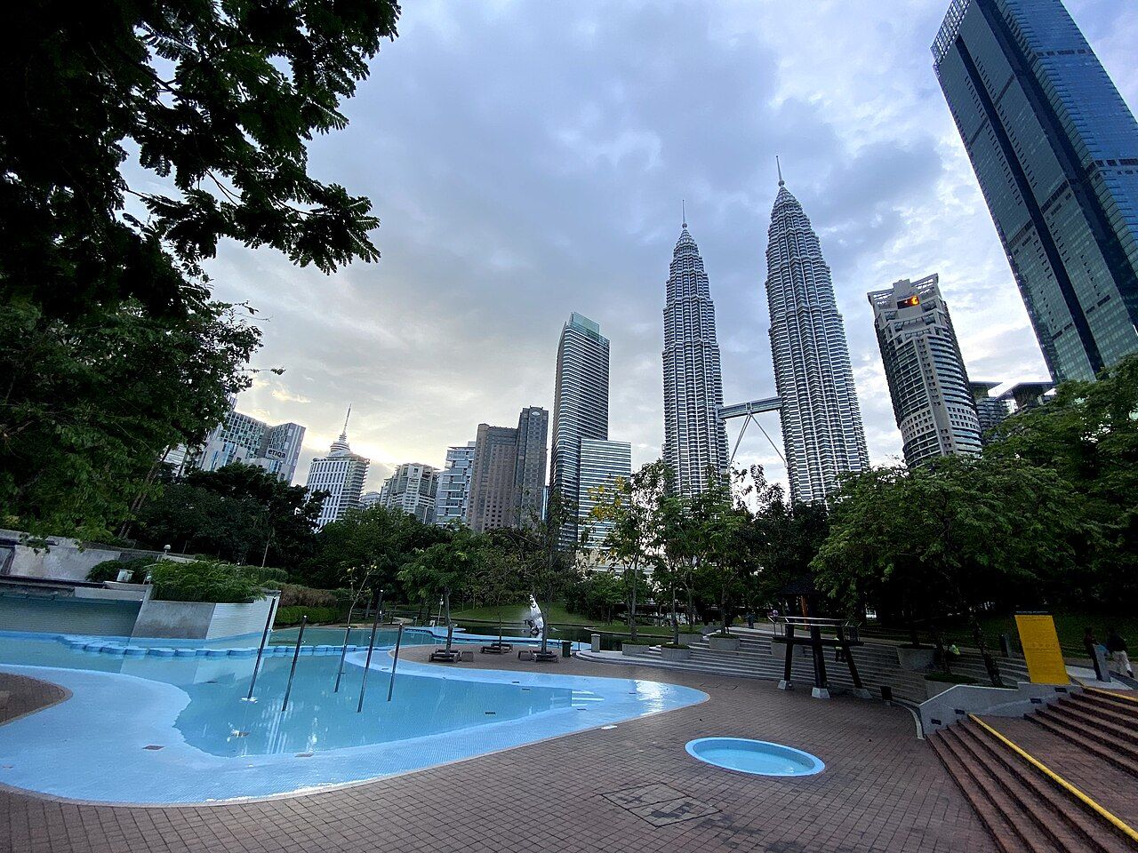 حديقة KLCC وبرجا بتروناس